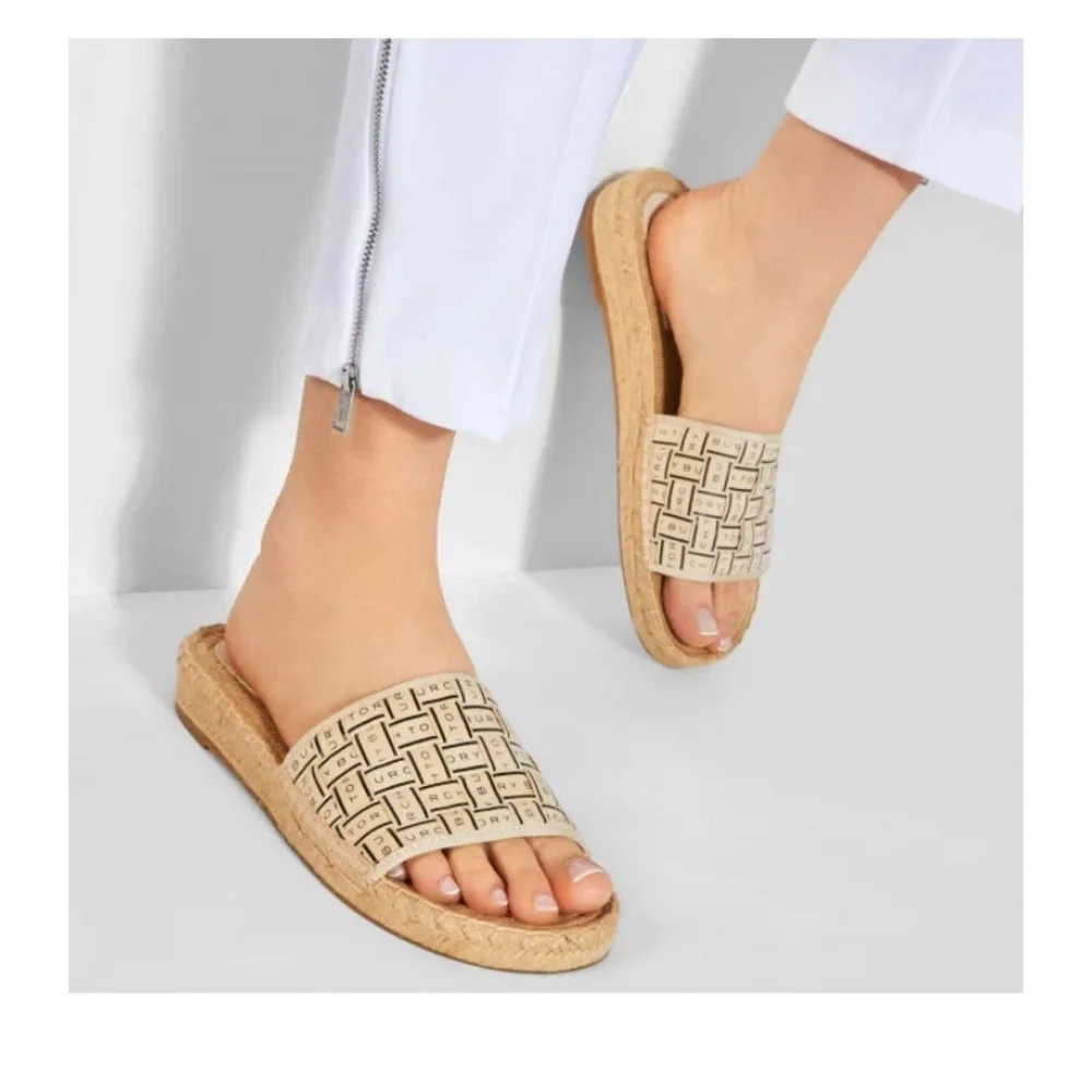 HOST PICK 🎉 TORY BURCH ‘TORY’ WOVEN SLIDES
